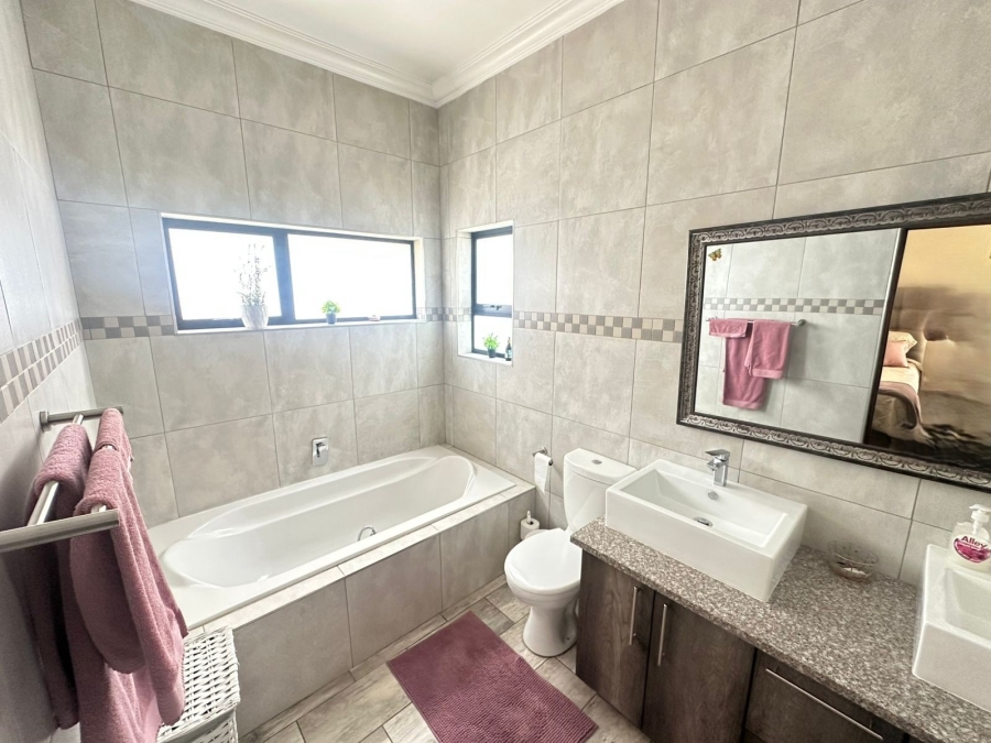 4 Bedroom Property for Sale in Midstream Estate Gauteng