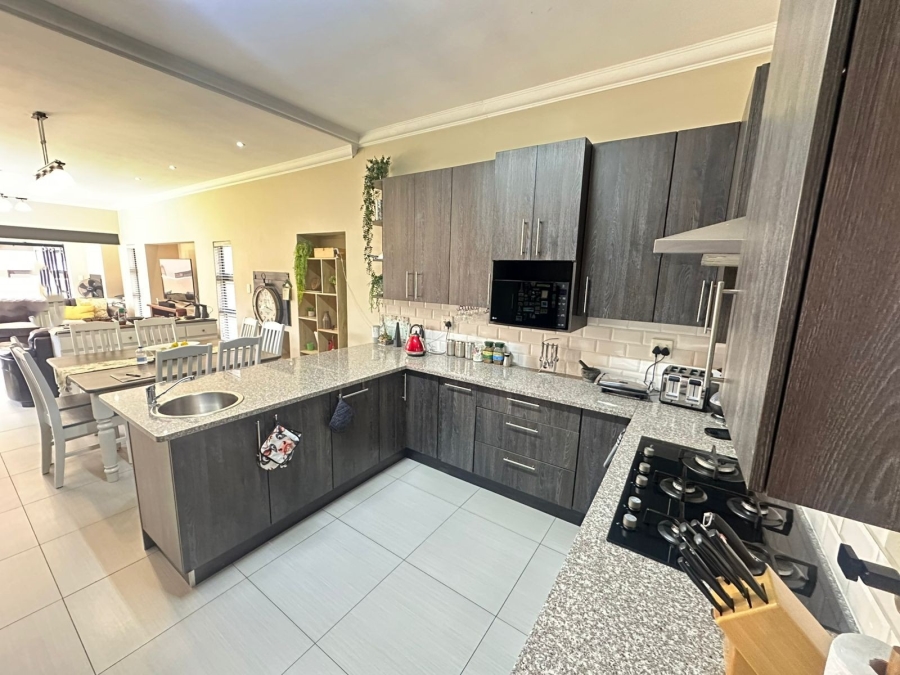 4 Bedroom Property for Sale in Midstream Estate Gauteng