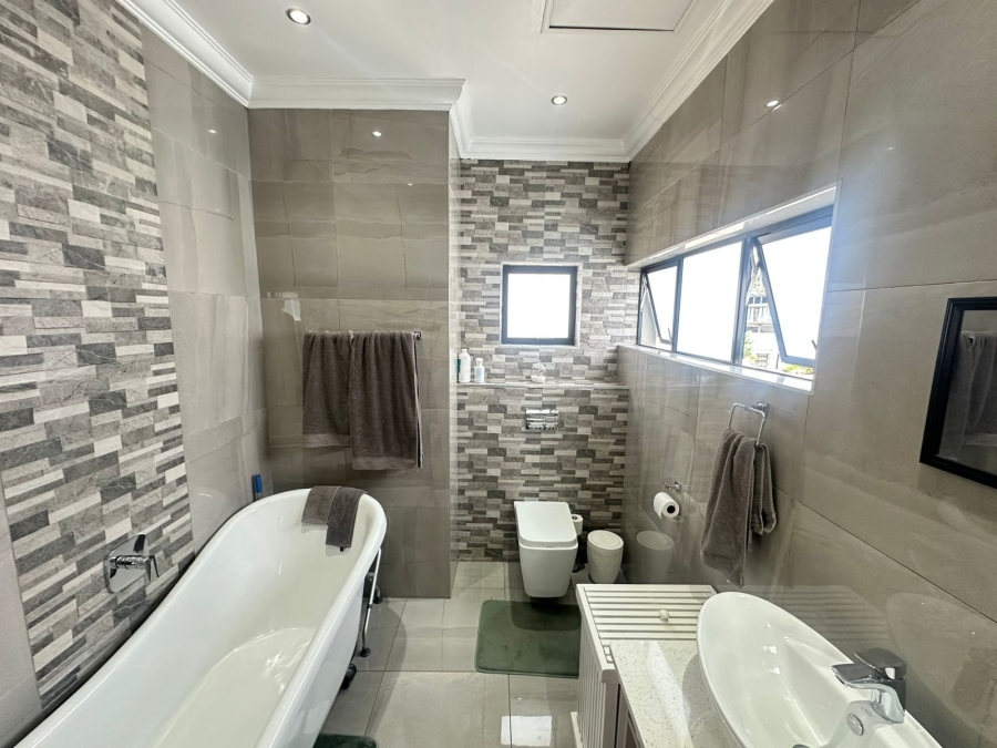 4 Bedroom Property for Sale in Midstream Estate Gauteng