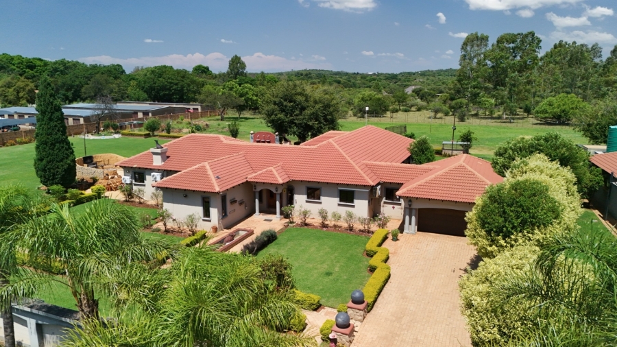 5 Bedroom Property for Sale in Kameeldrift East Gauteng