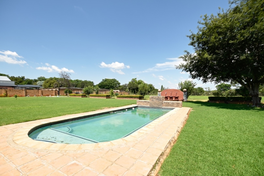5 Bedroom Property for Sale in Kameeldrift East Gauteng