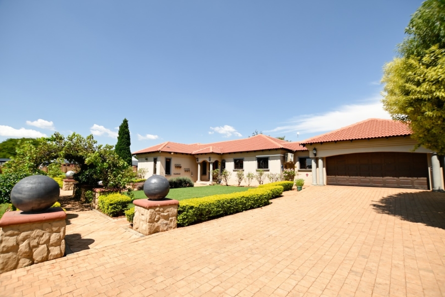 5 Bedroom Property for Sale in Kameeldrift East Gauteng