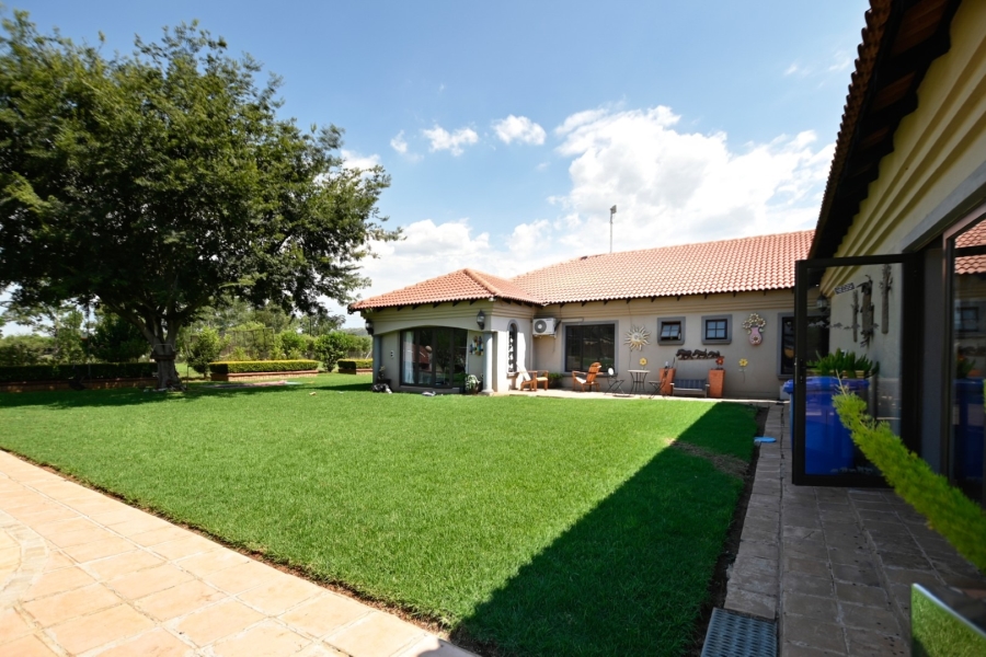 5 Bedroom Property for Sale in Kameeldrift East Gauteng