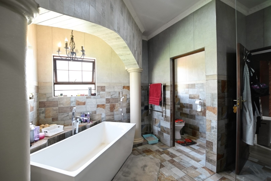 5 Bedroom Property for Sale in Kameeldrift East Gauteng