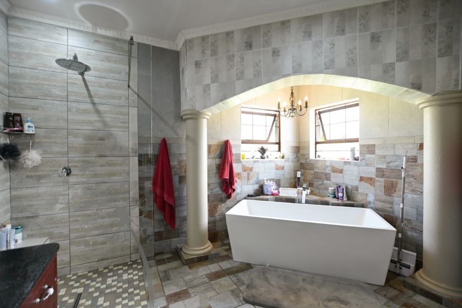 5 Bedroom Property for Sale in Kameeldrift East Gauteng