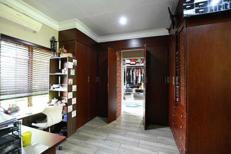 5 Bedroom Property for Sale in Kameeldrift East Gauteng