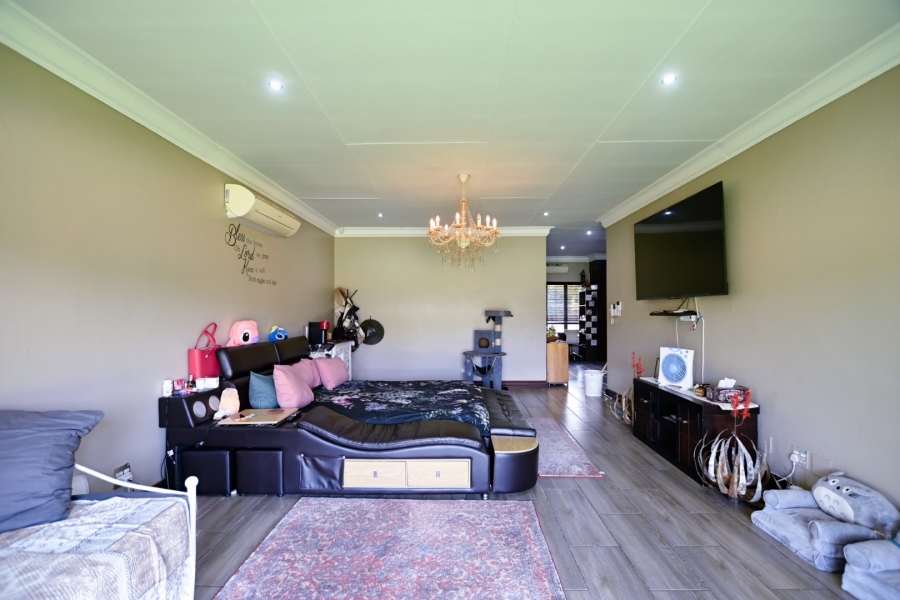 5 Bedroom Property for Sale in Kameeldrift East Gauteng