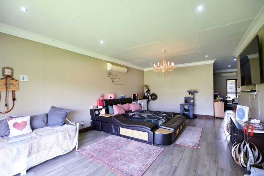 5 Bedroom Property for Sale in Kameeldrift East Gauteng