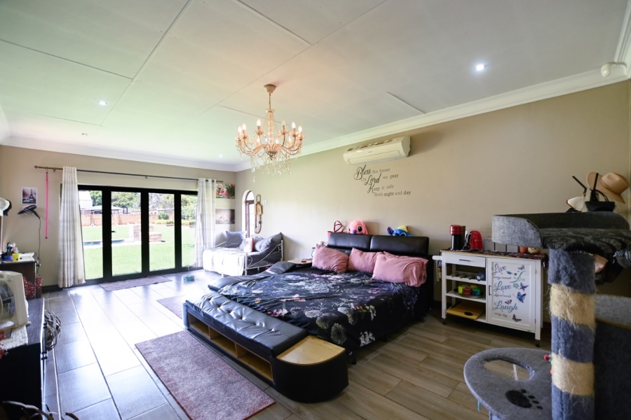 5 Bedroom Property for Sale in Kameeldrift East Gauteng