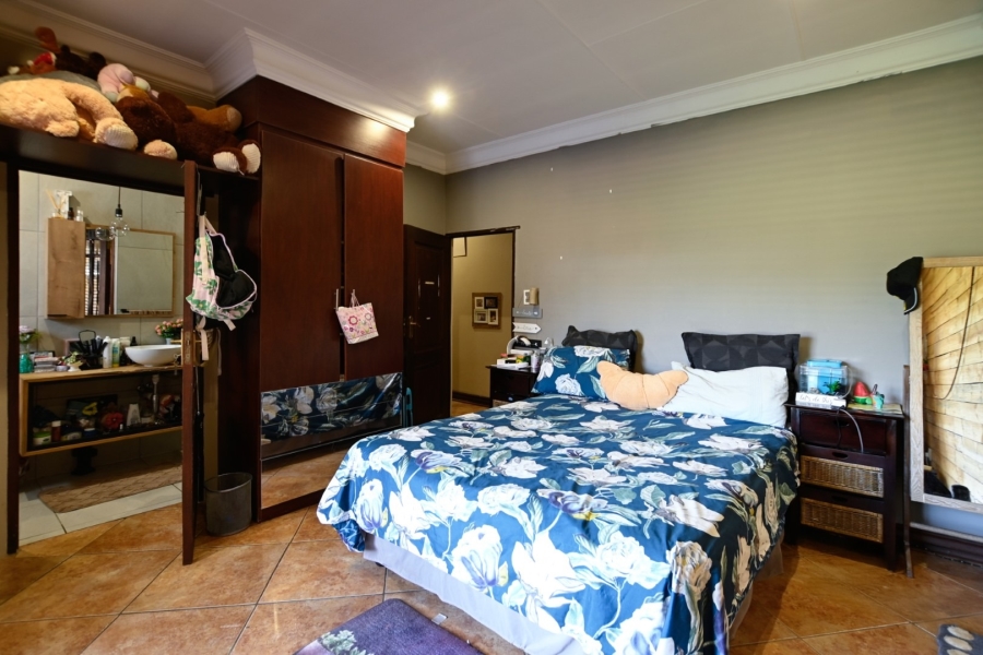 5 Bedroom Property for Sale in Kameeldrift East Gauteng