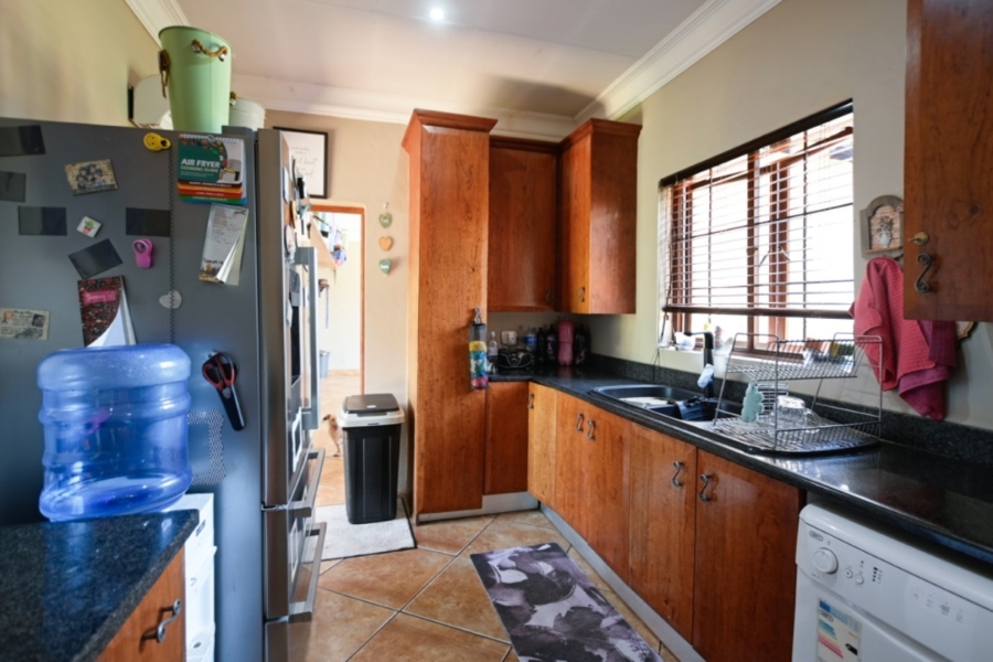 5 Bedroom Property for Sale in Kameeldrift East Gauteng