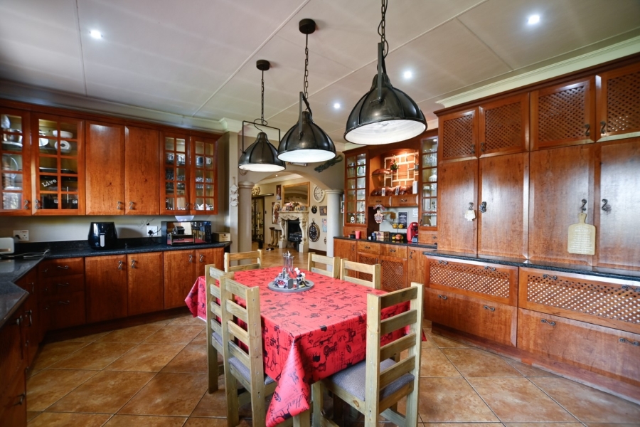 5 Bedroom Property for Sale in Kameeldrift East Gauteng