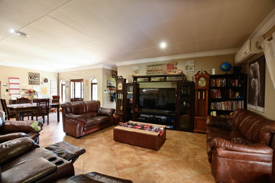 5 Bedroom Property for Sale in Kameeldrift East Gauteng