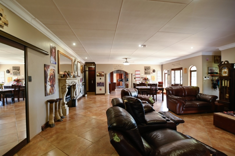 5 Bedroom Property for Sale in Kameeldrift East Gauteng