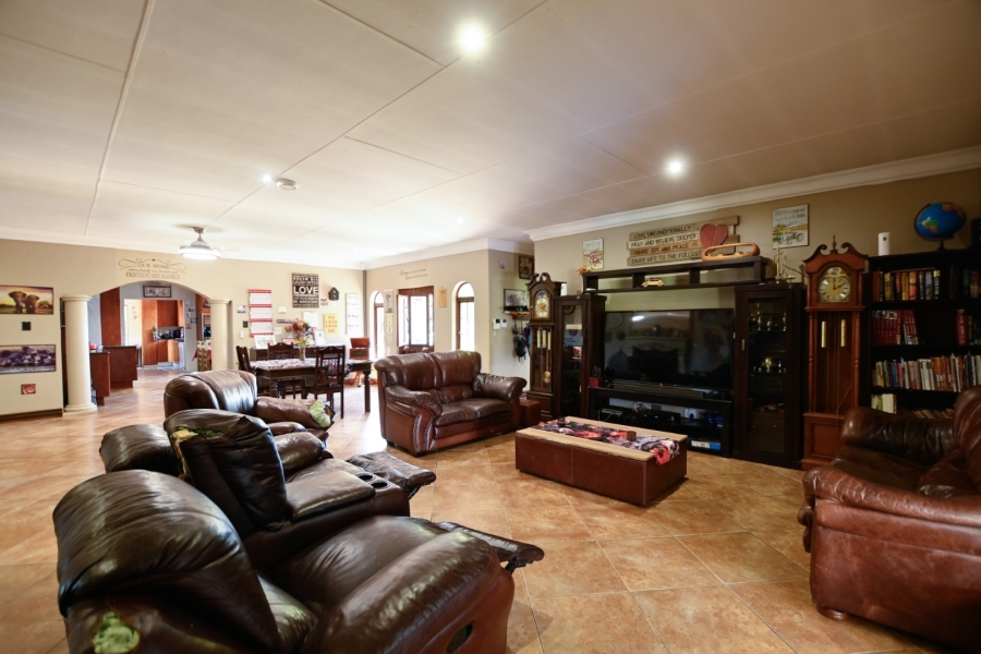 5 Bedroom Property for Sale in Kameeldrift East Gauteng