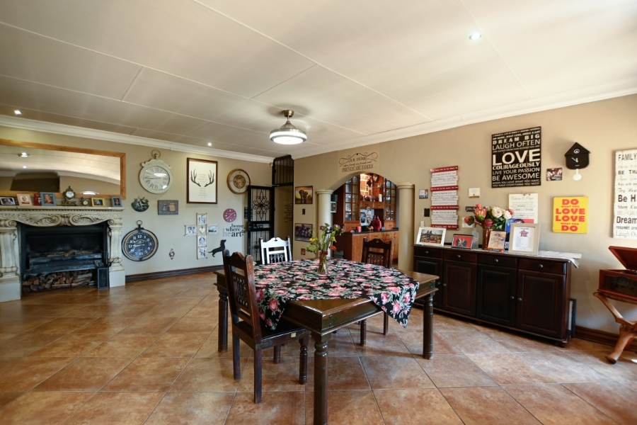 5 Bedroom Property for Sale in Kameeldrift East Gauteng