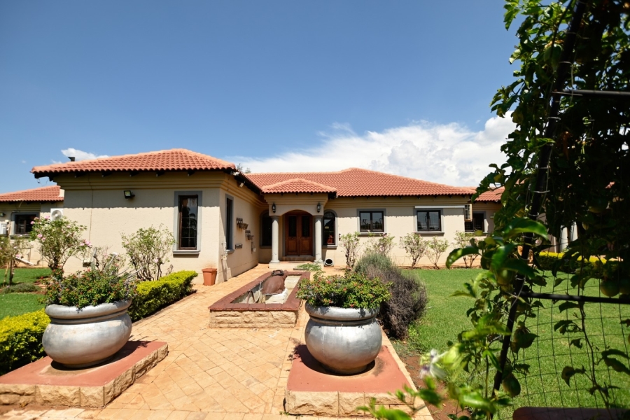 5 Bedroom Property for Sale in Kameeldrift East Gauteng