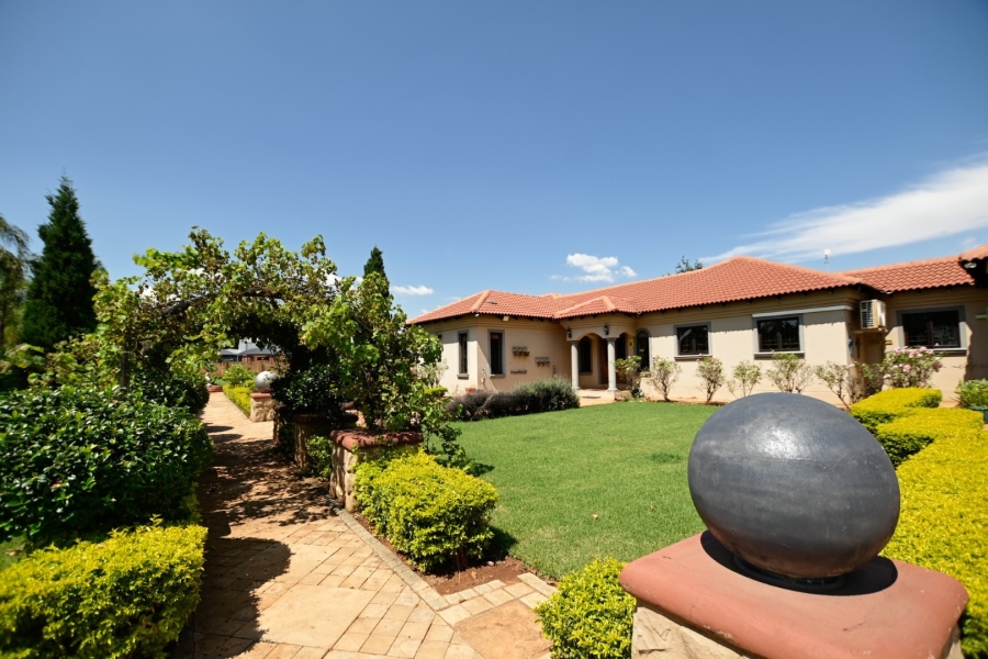 5 Bedroom Property for Sale in Kameeldrift East Gauteng