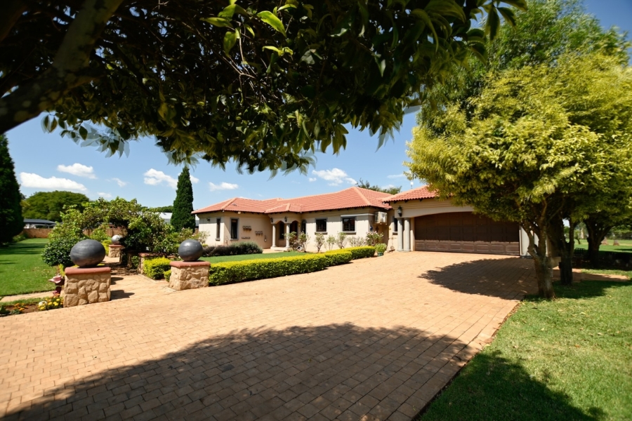 5 Bedroom Property for Sale in Kameeldrift East Gauteng