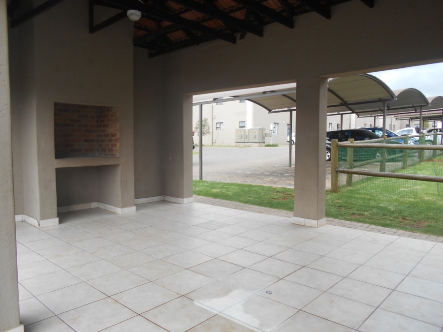 2 Bedroom Property for Sale in Goedeburg Gauteng