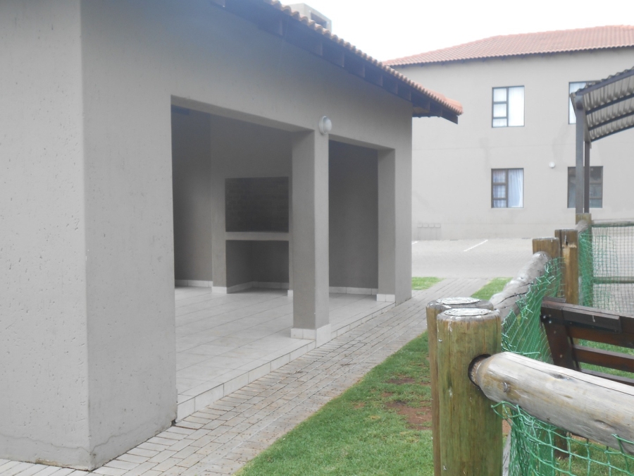 2 Bedroom Property for Sale in Goedeburg Gauteng