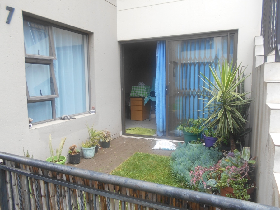 2 Bedroom Property for Sale in Goedeburg Gauteng