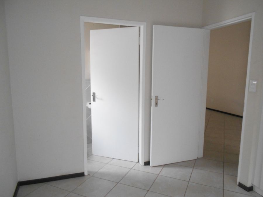 2 Bedroom Property for Sale in Goedeburg Gauteng