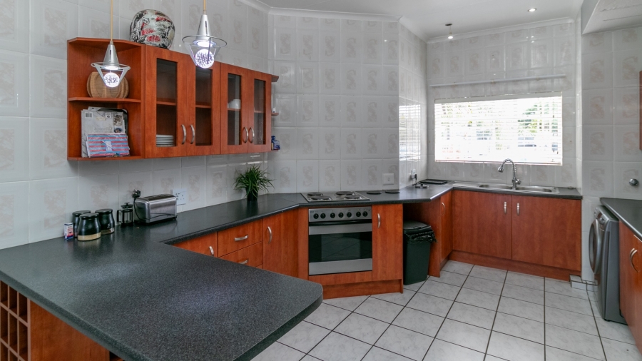 To Let 2 Bedroom Property for Rent in North Riding Gauteng