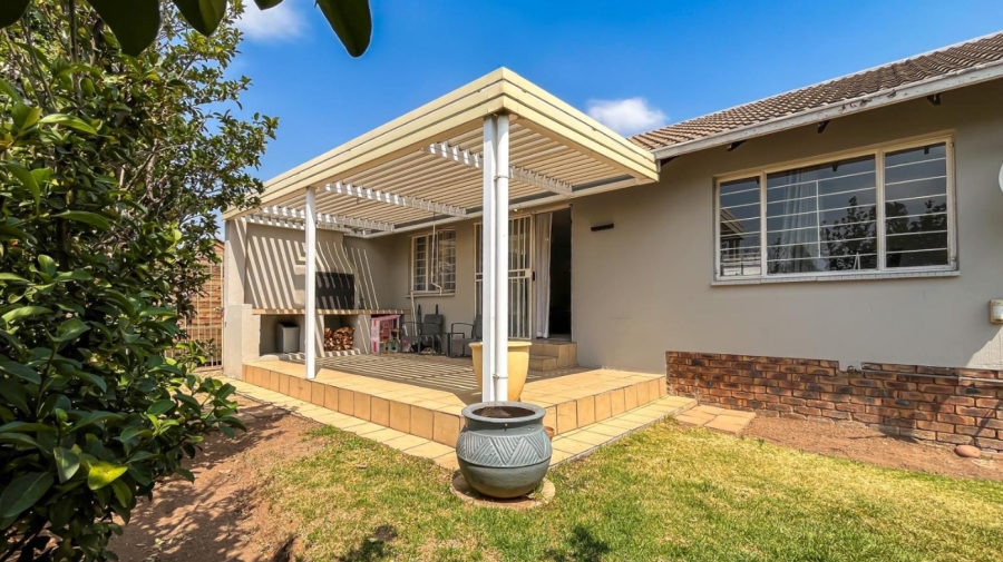 To Let 2 Bedroom Property for Rent in Northwold Gauteng