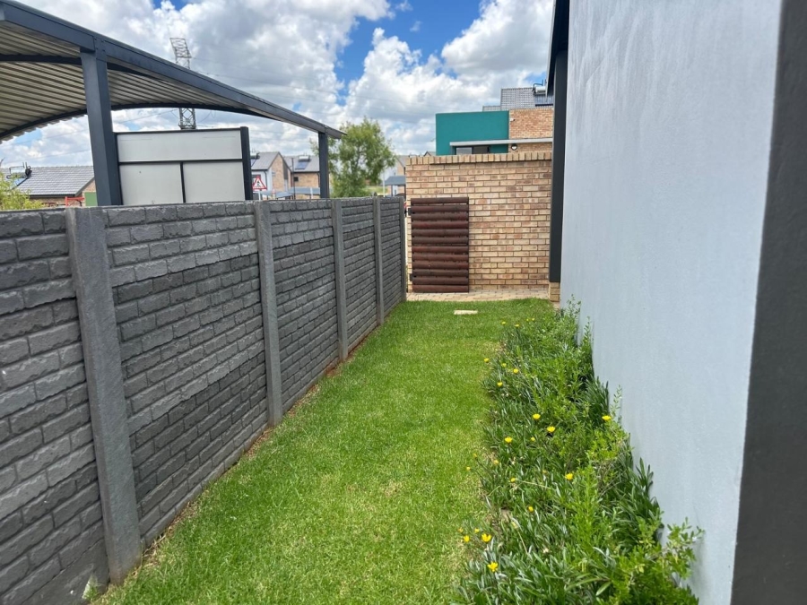 3 Bedroom Property for Sale in Heuweloord Gauteng