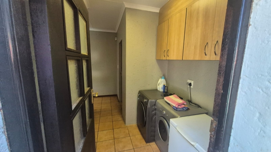 4 Bedroom Property for Sale in Eldoraigne Gauteng