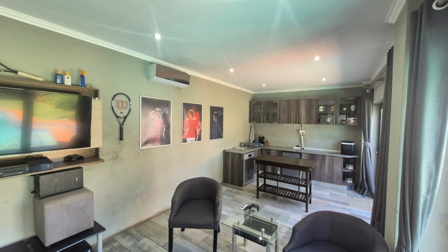 4 Bedroom Property for Sale in Eldoraigne Gauteng
