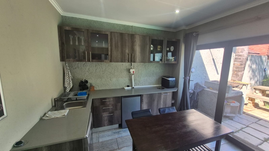 4 Bedroom Property for Sale in Eldoraigne Gauteng