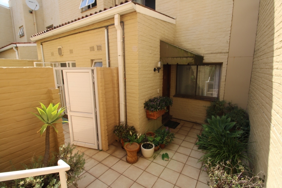 To Let 2 Bedroom Property for Rent in River Club Gauteng