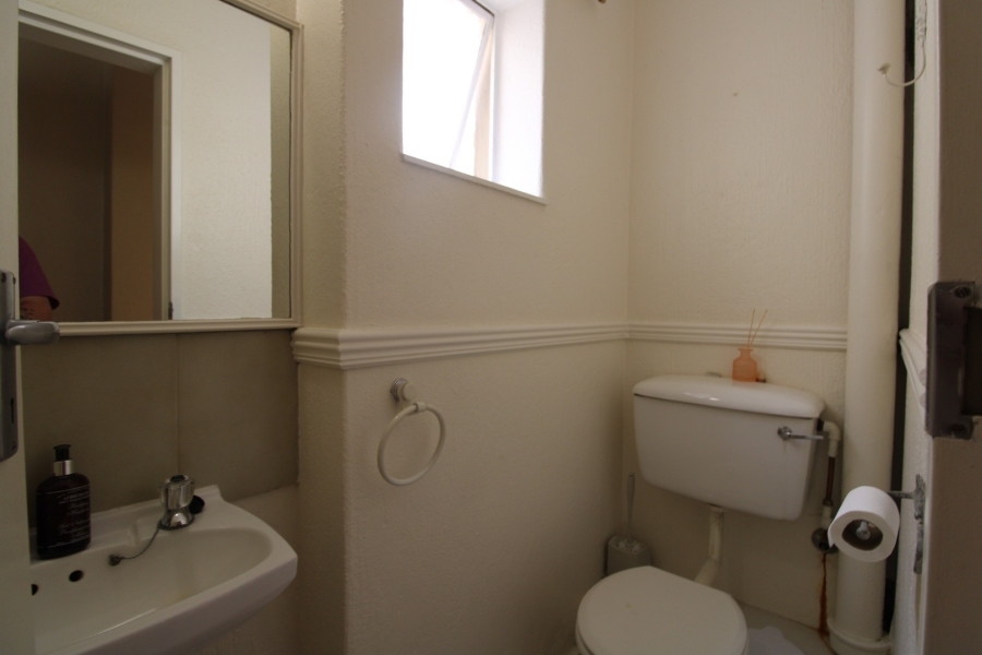 To Let 2 Bedroom Property for Rent in River Club Gauteng