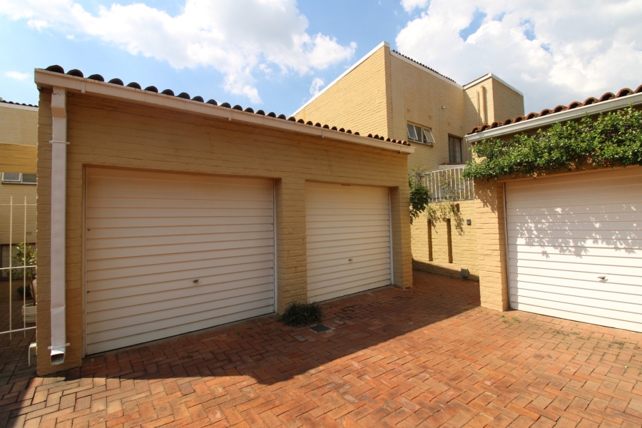 To Let 2 Bedroom Property for Rent in River Club Gauteng