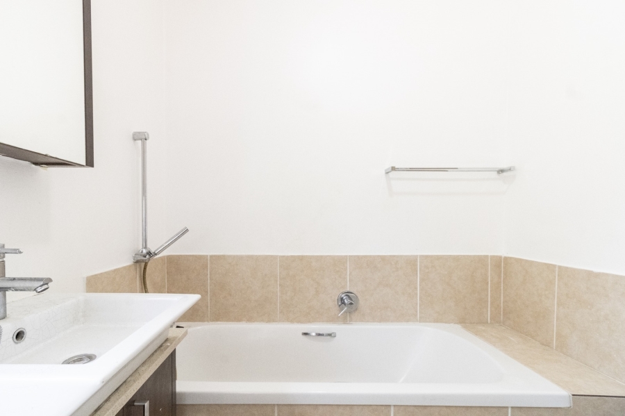 To Let 2 Bedroom Property for Rent in Lonehill Gauteng