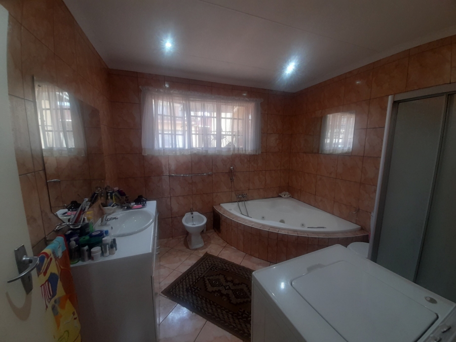 3 Bedroom Property for Sale in Kenilworth Gauteng