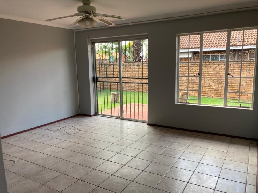 To Let 3 Bedroom Property for Rent in Garsfontein Gauteng
