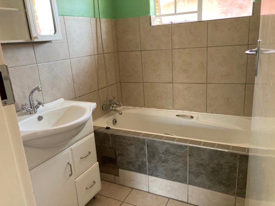 To Let 3 Bedroom Property for Rent in Garsfontein Gauteng
