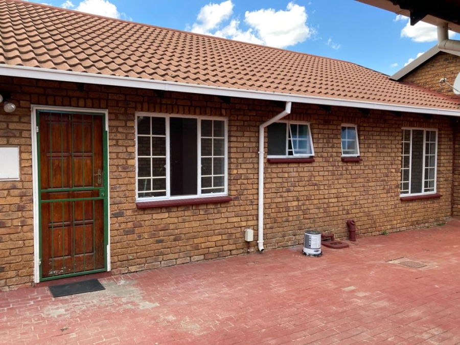 To Let 3 Bedroom Property for Rent in Garsfontein Gauteng
