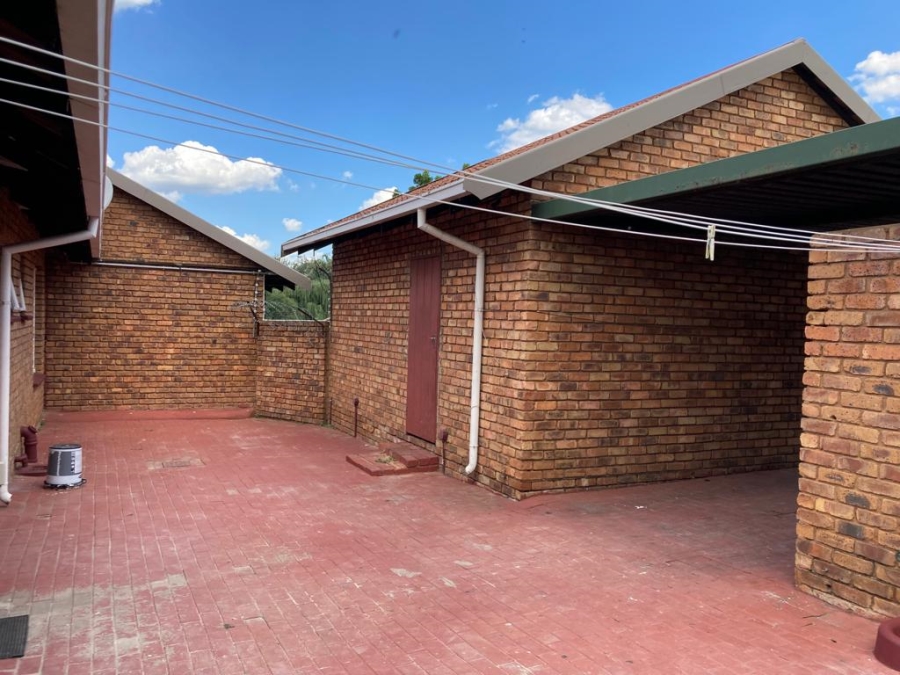 To Let 3 Bedroom Property for Rent in Garsfontein Gauteng