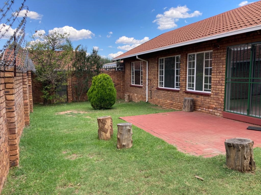 To Let 3 Bedroom Property for Rent in Garsfontein Gauteng