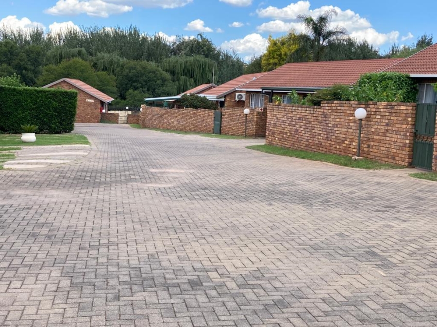 To Let 3 Bedroom Property for Rent in Garsfontein Gauteng
