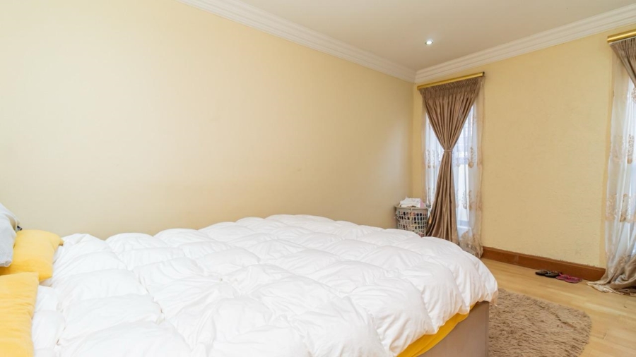 5 Bedroom Property for Sale in Mahube Valley Gauteng