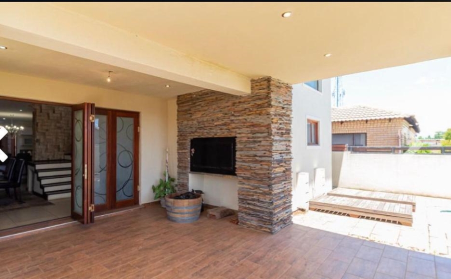 5 Bedroom Property for Sale in Mahube Valley Gauteng