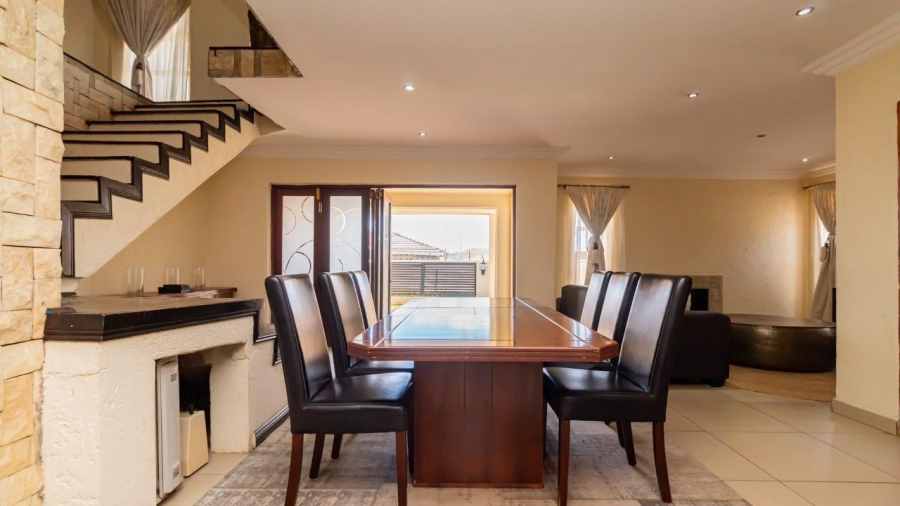 5 Bedroom Property for Sale in Mahube Valley Gauteng