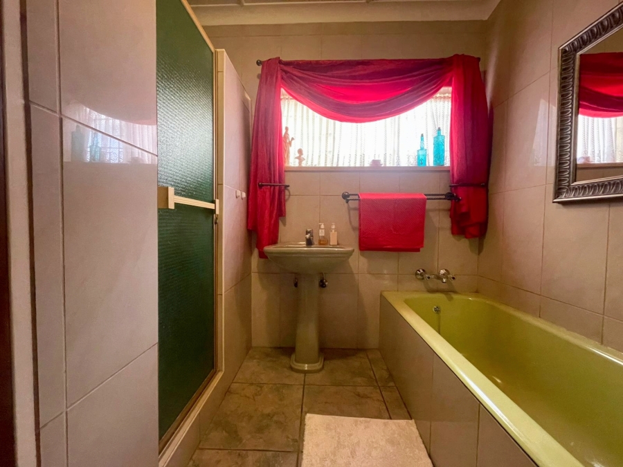 3 Bedroom Property for Sale in Casseldale Gauteng