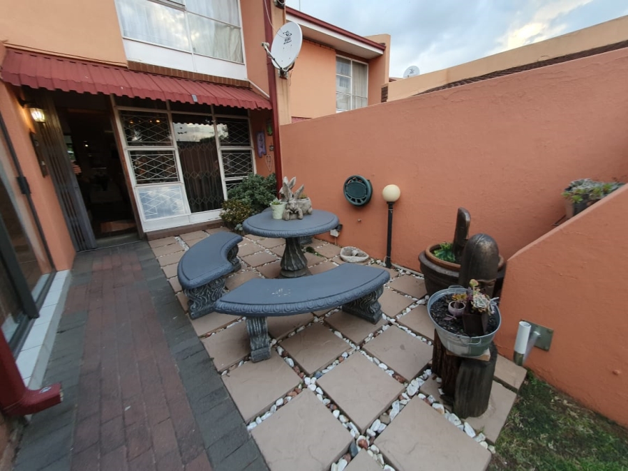 To Let 2 Bedroom Property for Rent in Ardenwold SH Gauteng