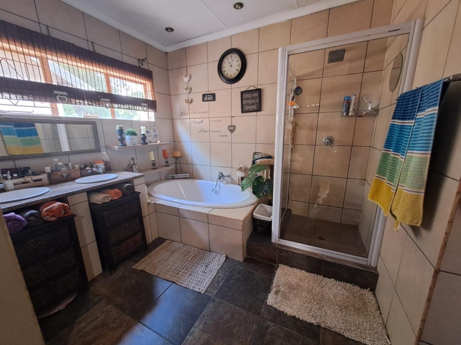 4 Bedroom Property for Sale in Three Rivers Gauteng